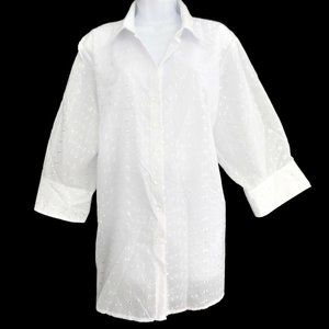 Tiramisu Top White Embroidered Flowers Button 1X